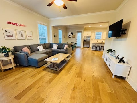 Free Golf Cart, 5 min to Beach, Community Pool