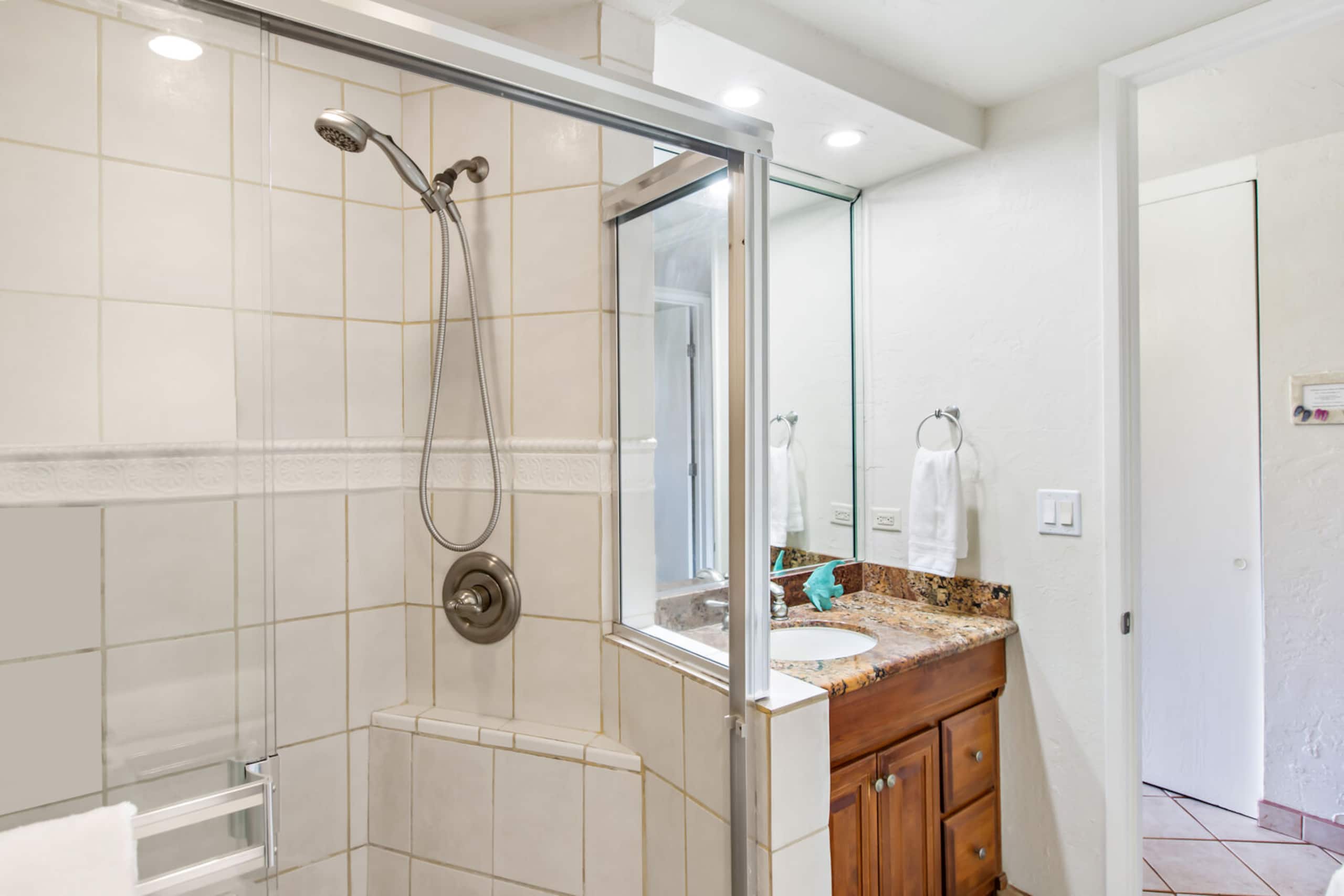 Condo in Lahaina · ★4.63 · 2 bedrooms · 3 beds · 2 private baths - Image 18