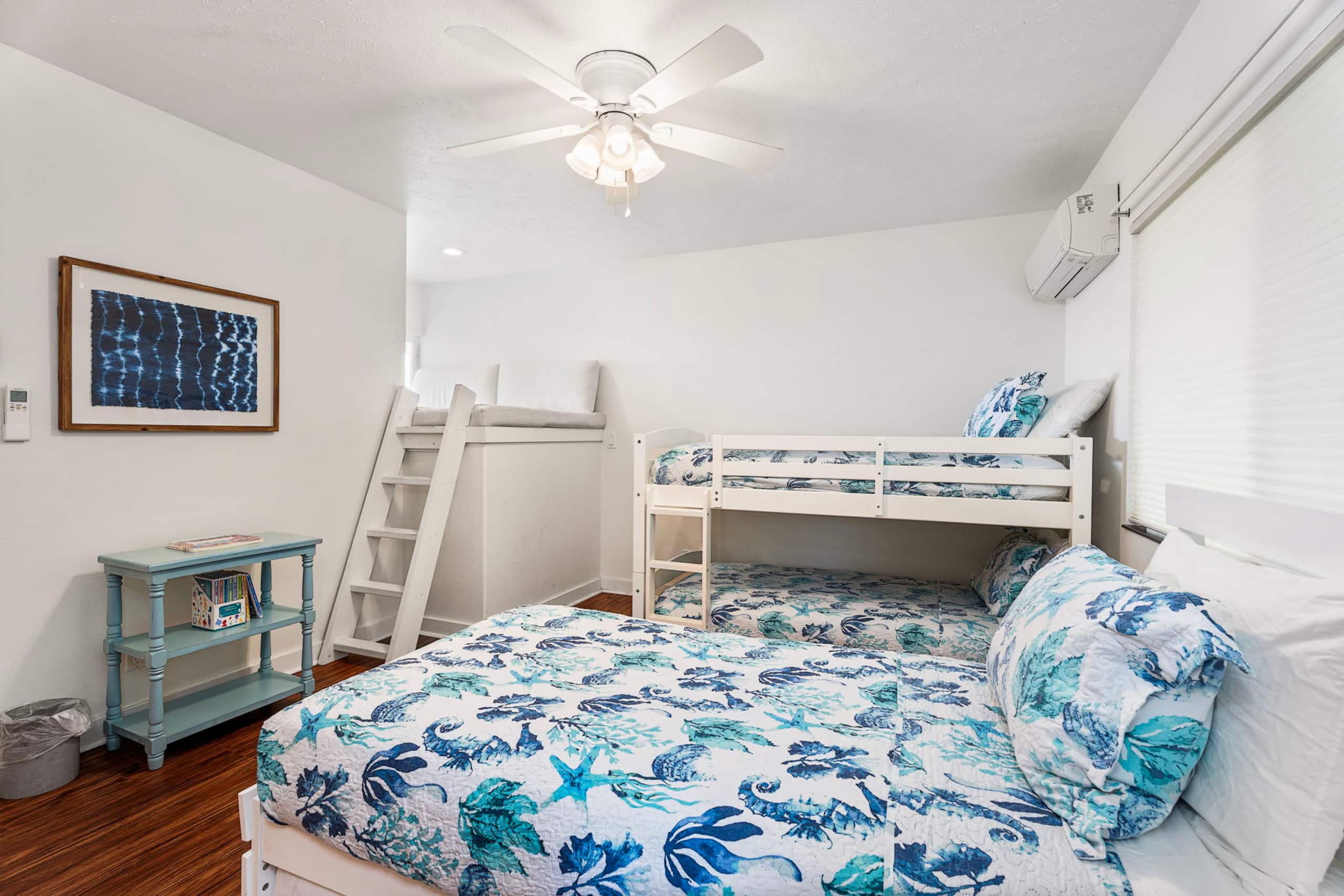 Home in Kailua-Kona · ★4.9 · 5 bedrooms · 10 beds · 3.5 baths - Image 36