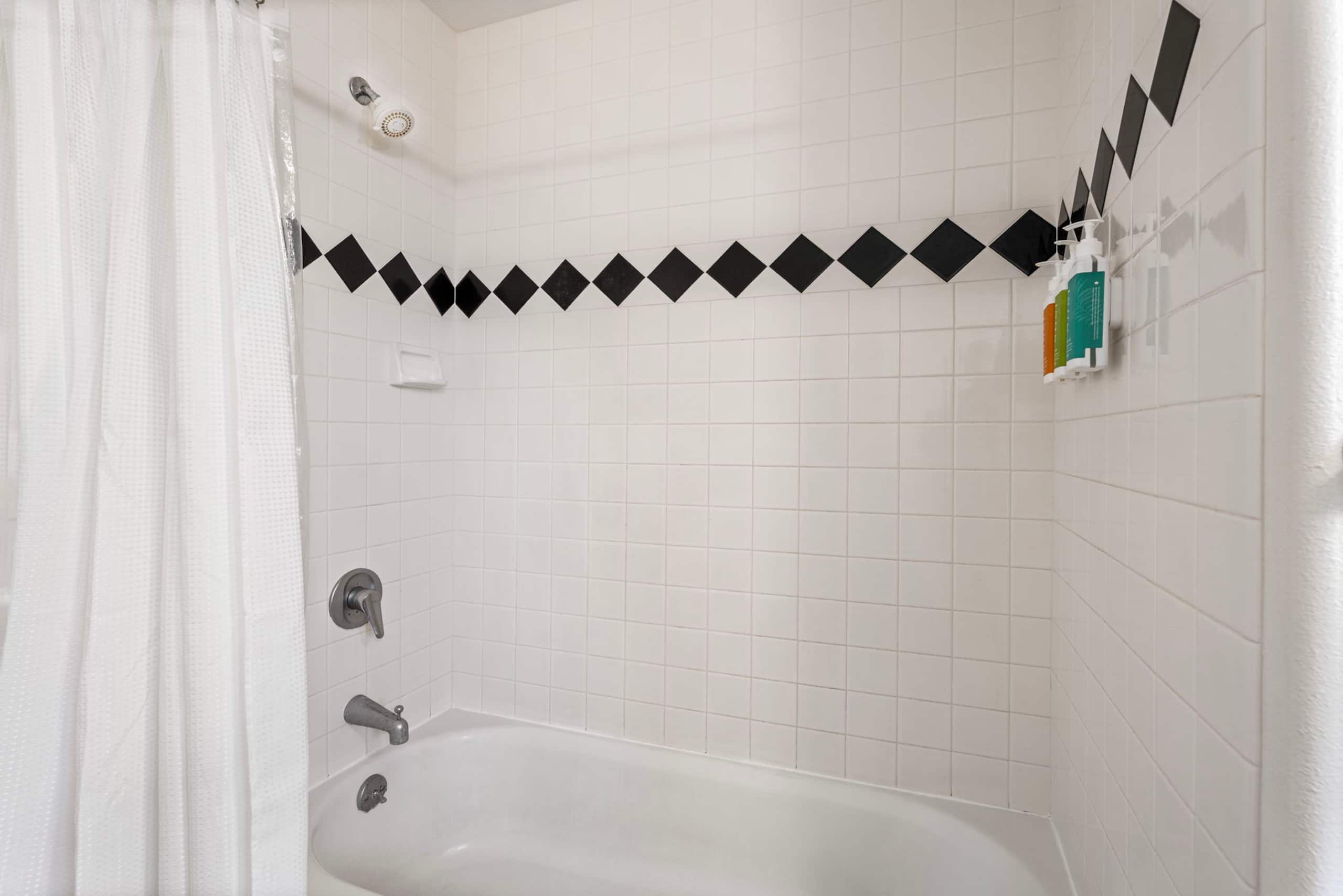 Home in Kailua-Kona · ★4.9 · 5 bedrooms · 10 beds · 3.5 baths - Image 29