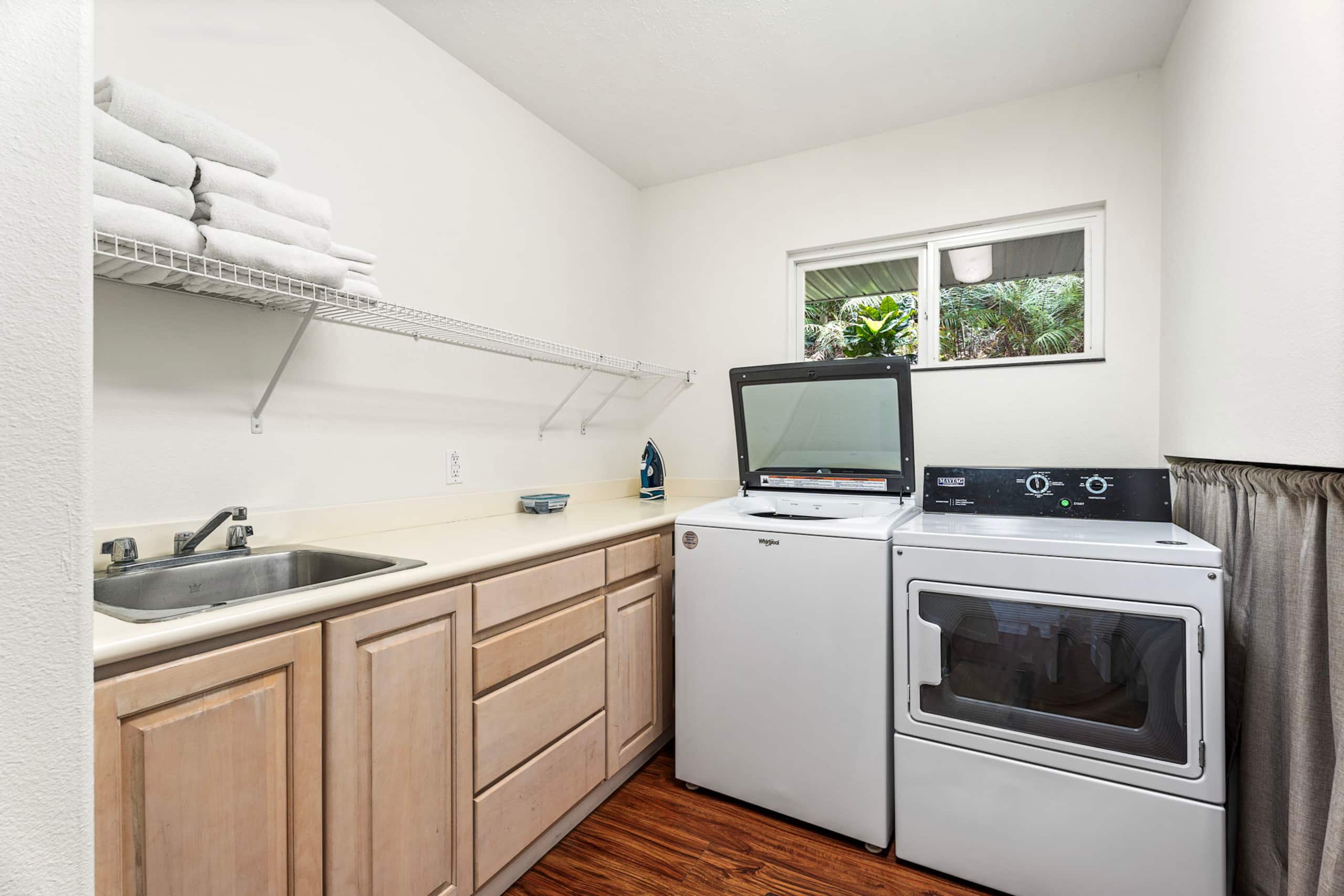 Home in Kailua-Kona · ★4.9 · 5 bedrooms · 10 beds · 3.5 baths - Image 16