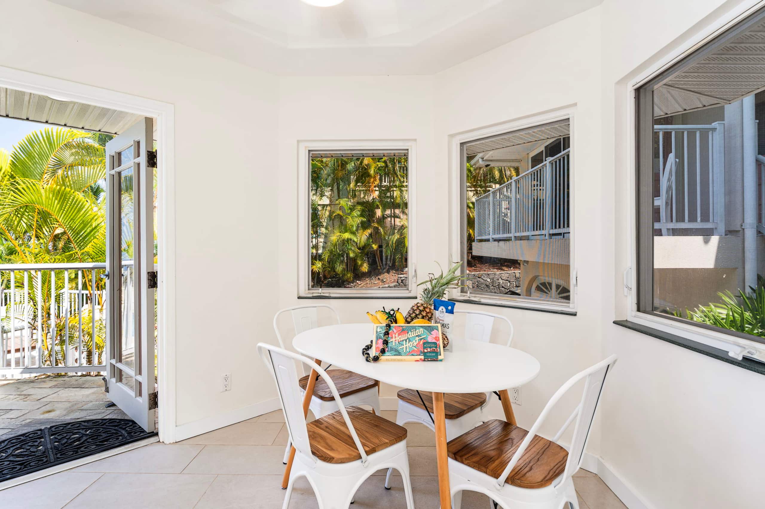 Home in Kailua-Kona · ★4.9 · 5 bedrooms · 10 beds · 3.5 baths - Image 15