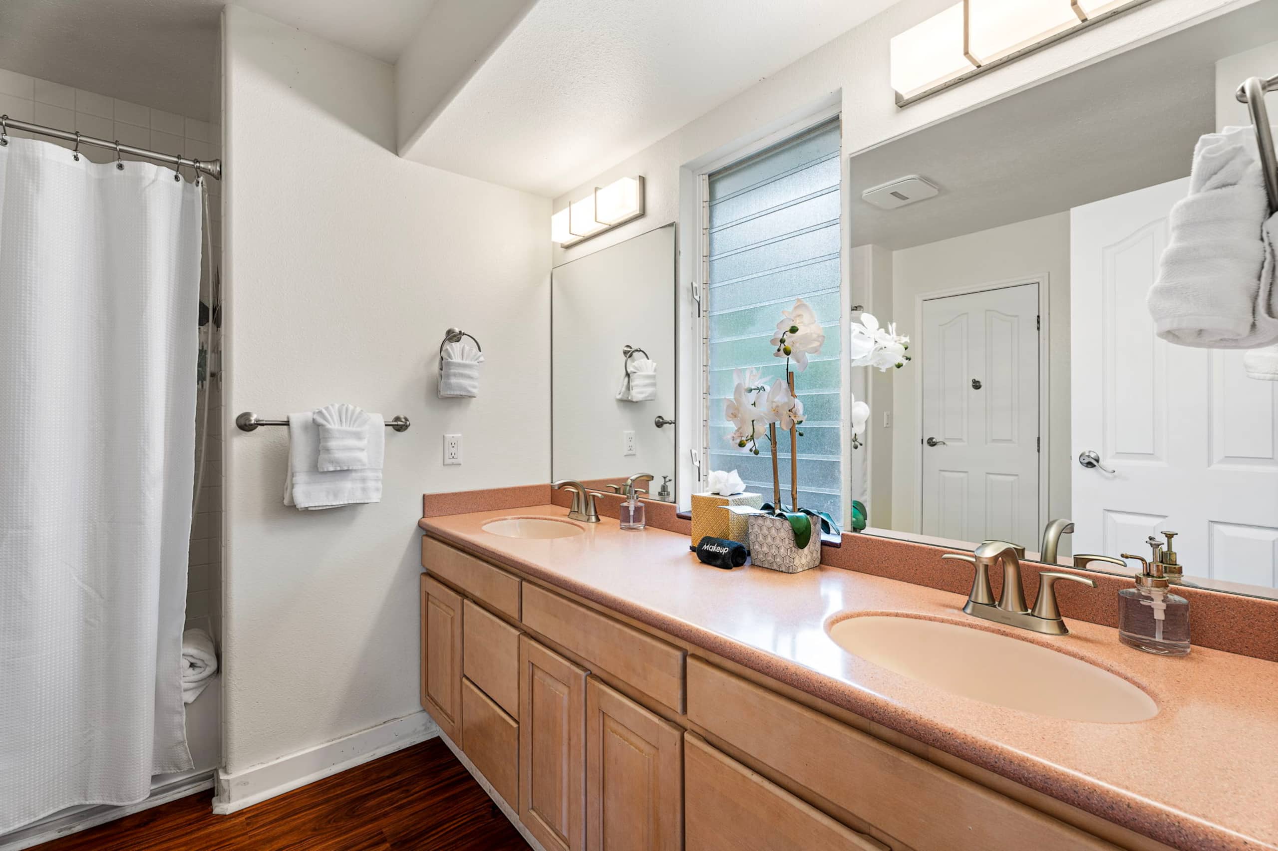 Home in Kailua-Kona · ★4.9 · 5 bedrooms · 10 beds · 3.5 baths - Image 27