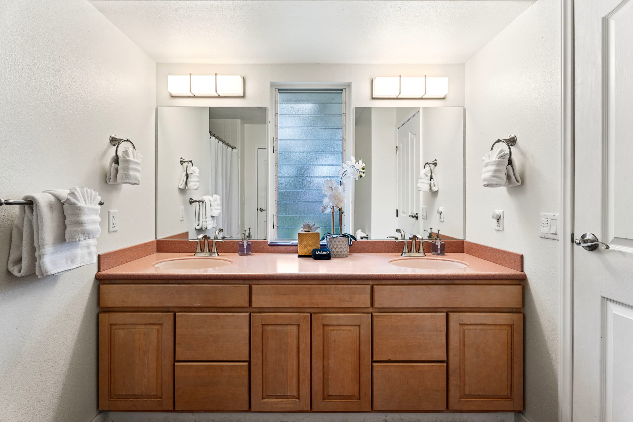 Home in Kailua-Kona · ★4.9 · 5 bedrooms · 10 beds · 3.5 baths - Image 28