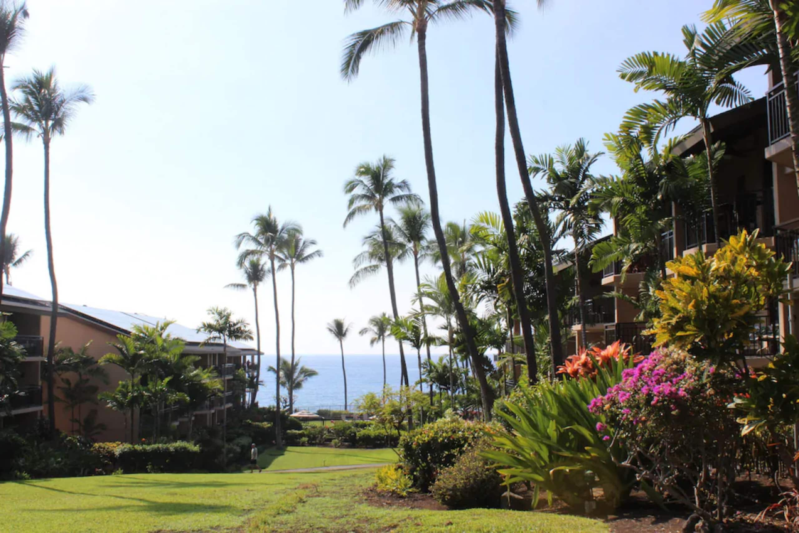 Condo in Kailua-Kona · ★4.68 · 2 bedrooms · 3 beds · 2 private baths - Image 11