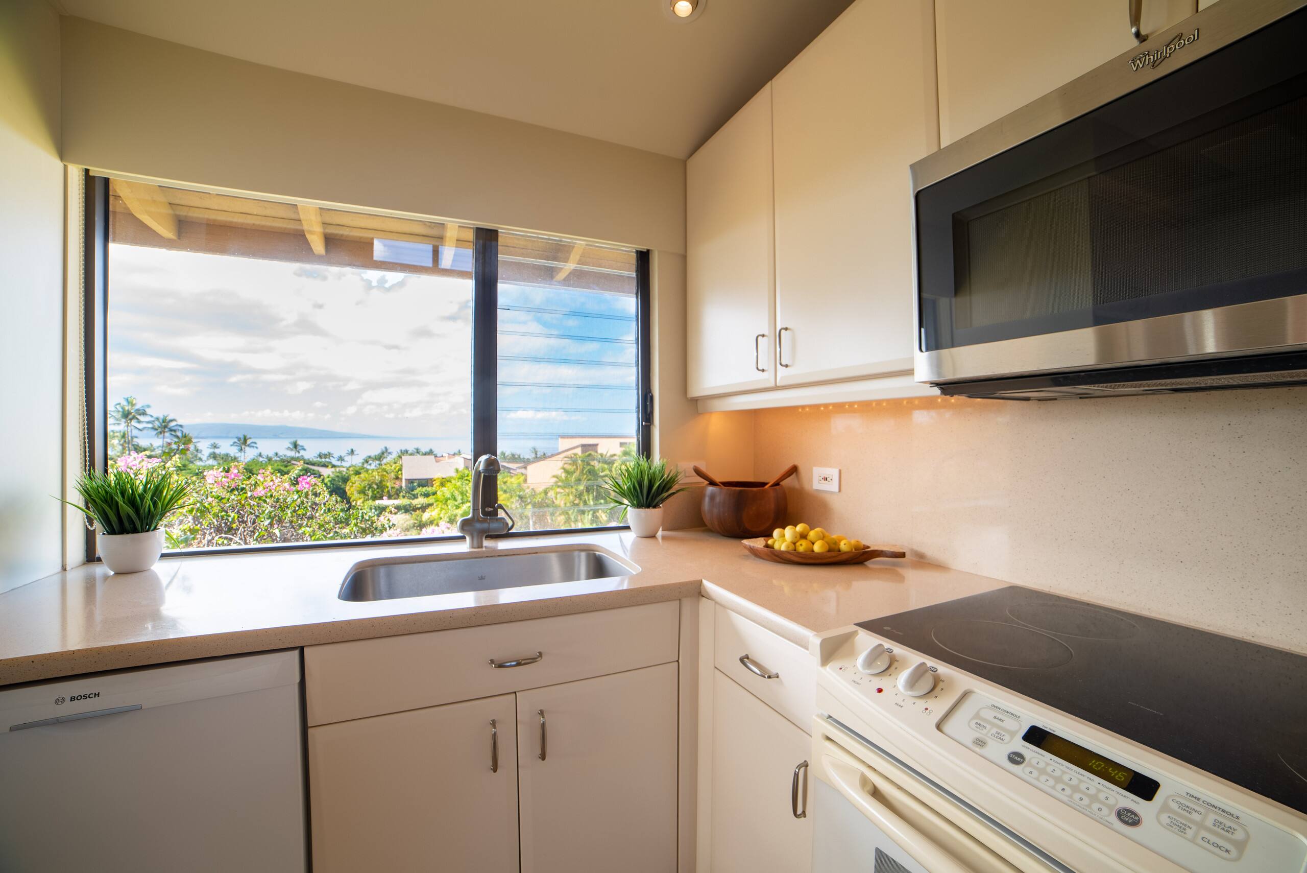 Condo in Kihei · ★5.0 · 1 bedroom · 2 beds · 2 baths - Image 7