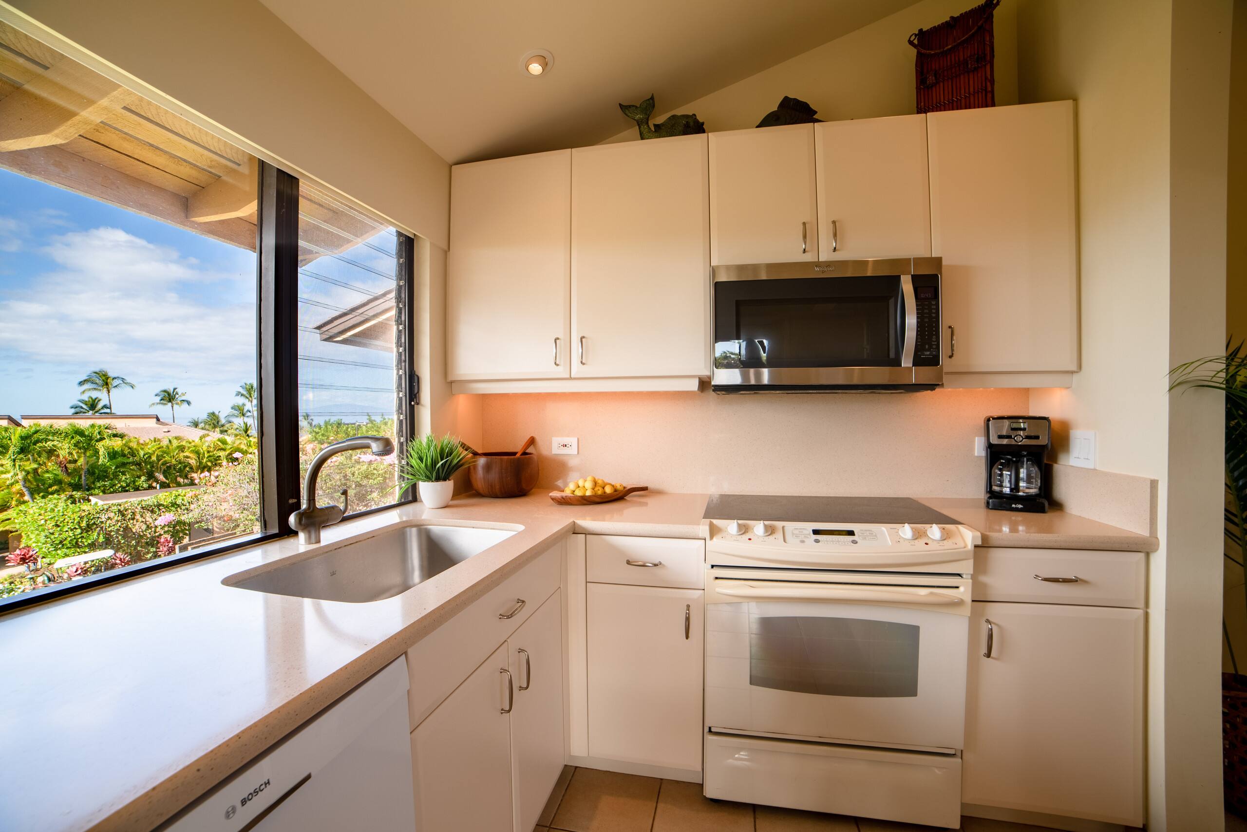 Condo in Kihei · ★5.0 · 1 bedroom · 2 beds · 2 baths - Image 5