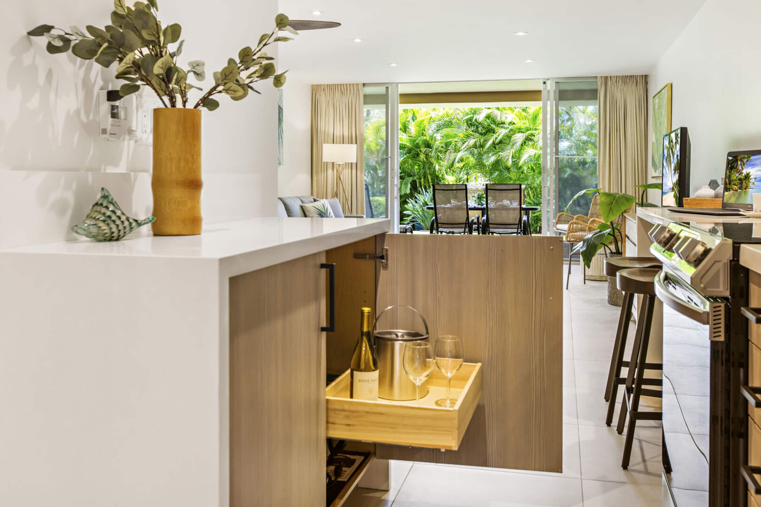 Condo in Lahaina · ★4.76 · 1 bedroom · 2 beds · 1 private bath - Image 17