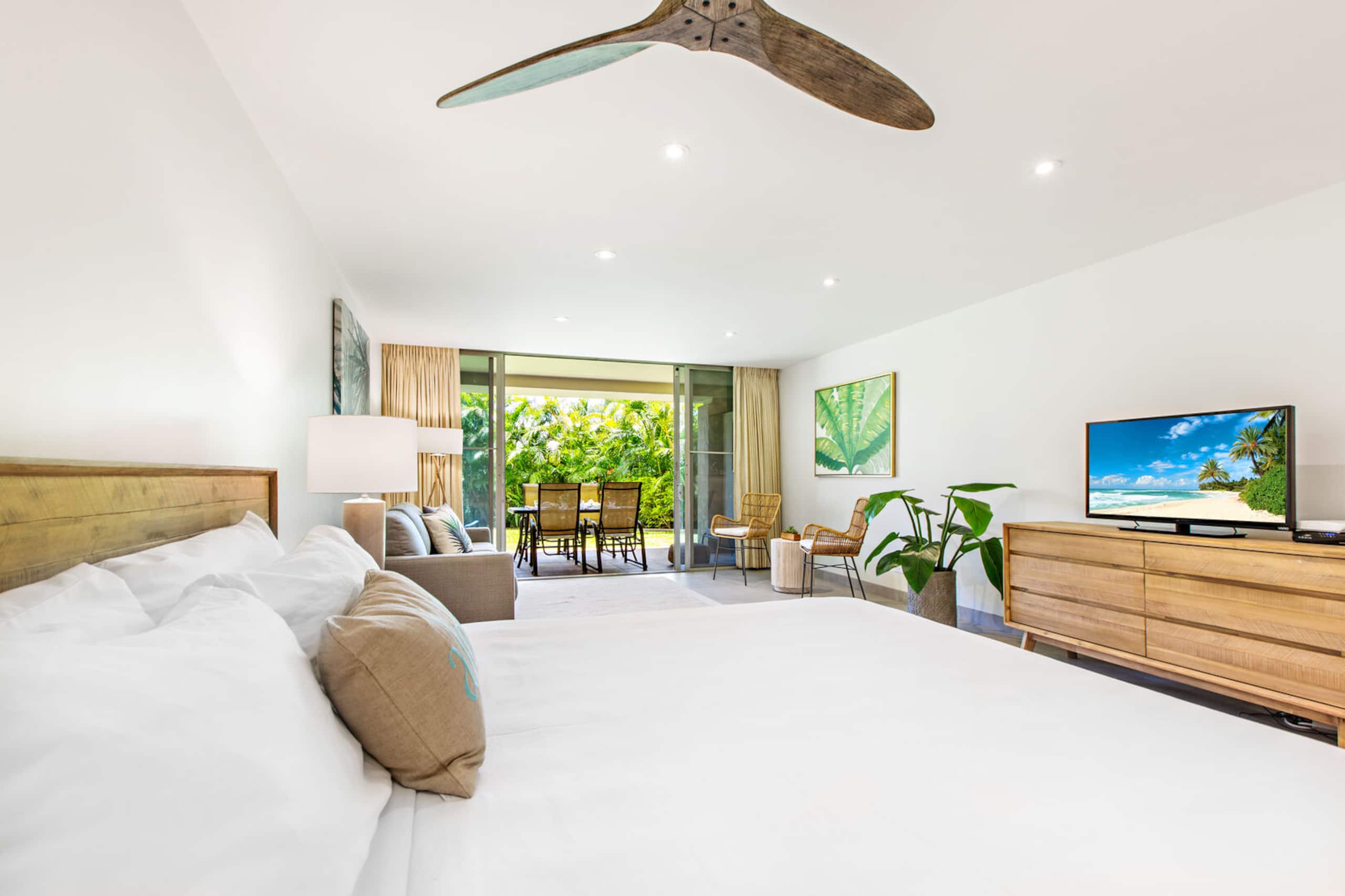 Condo in Lahaina · ★4.76 · 1 bedroom · 2 beds · 1 private bath - Image 10