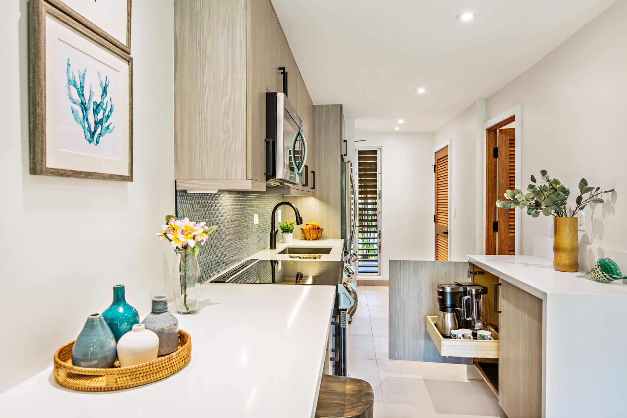 Condo in Lahaina · ★4.76 · 1 bedroom · 2 beds · 1 private bath - Image 13