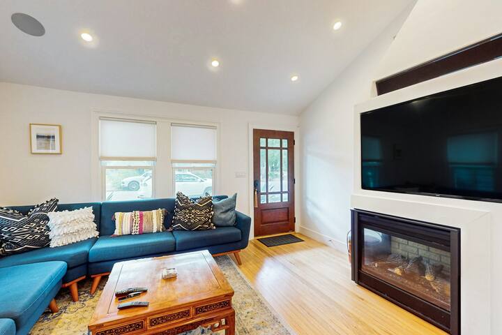 Lavish 2BR | Fireplace | Patio | W/D gallery image 4