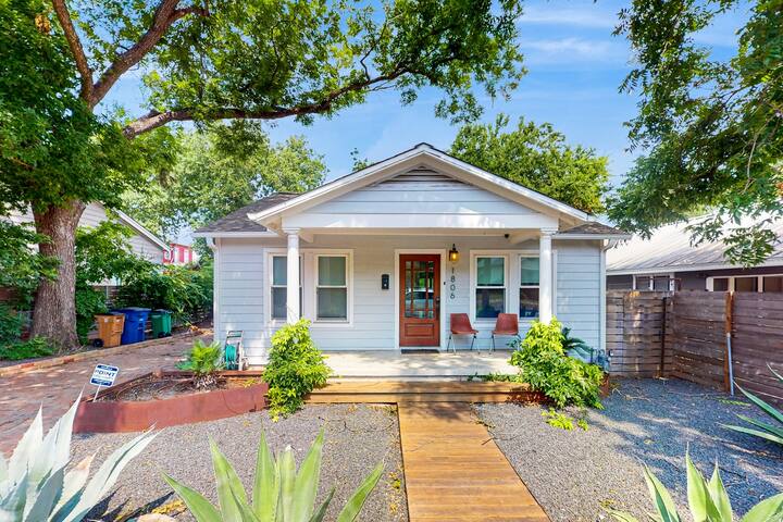 Lavish 2BR | Fireplace | Patio | W/D