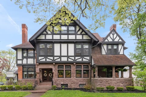 Luxury * Seven Chandelier * Mansion