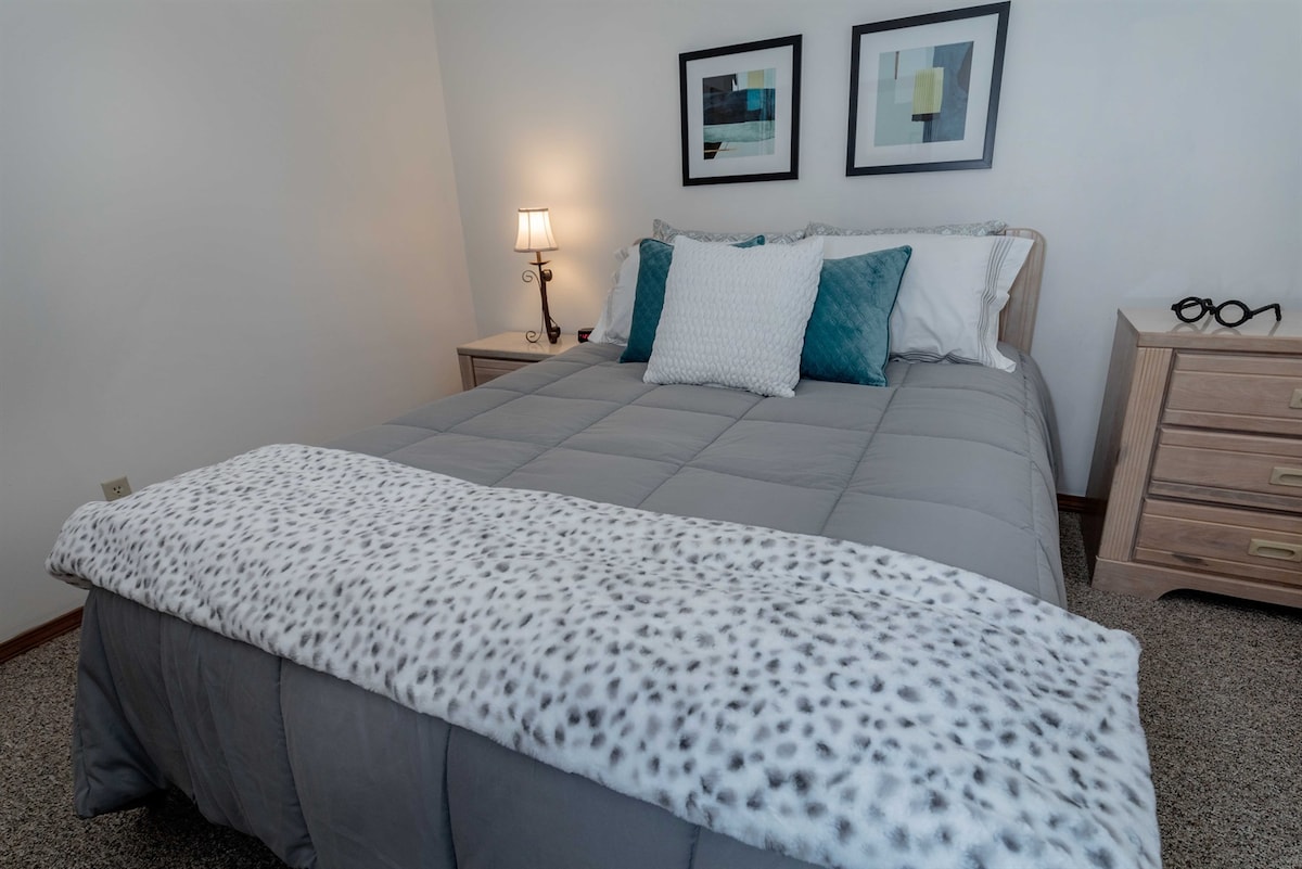 Të dyja dhomat e gjumit janë të dizajnuara për një gjumë të qetë dhe mëngjes të butë.