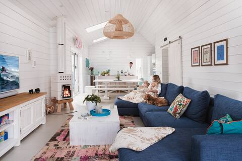 Luxury 4-Bed Beach House, Hot Tub, Sauna & Beach