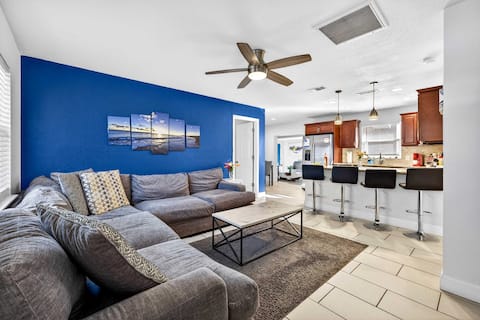 Top Airbnb: Putting Green Oasis BBQ, Cornhole, Heated Pool in Gandy