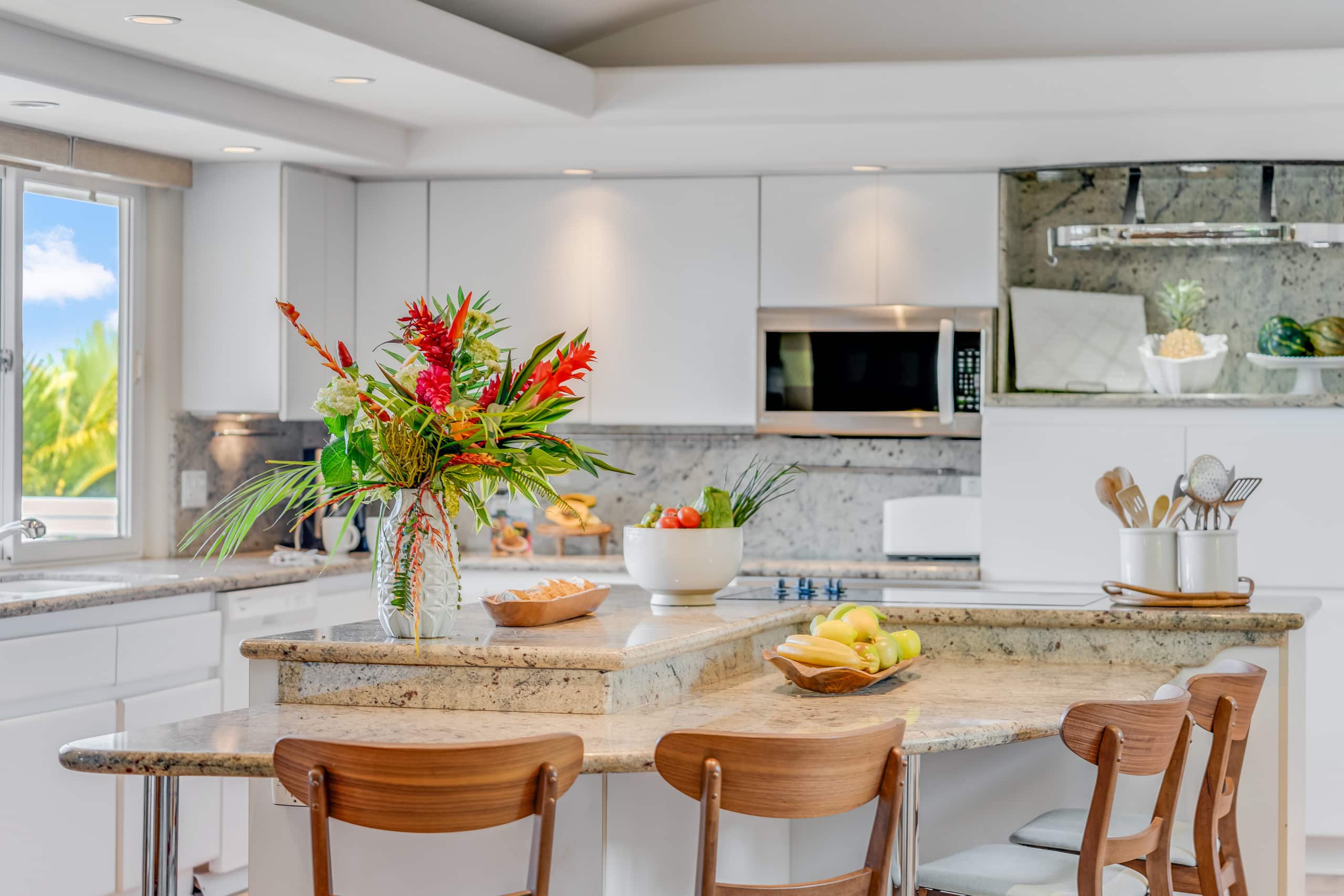 Home in Lahaina · ★4.67 · 4 bedrooms · 6 beds · 3 baths - Image 7