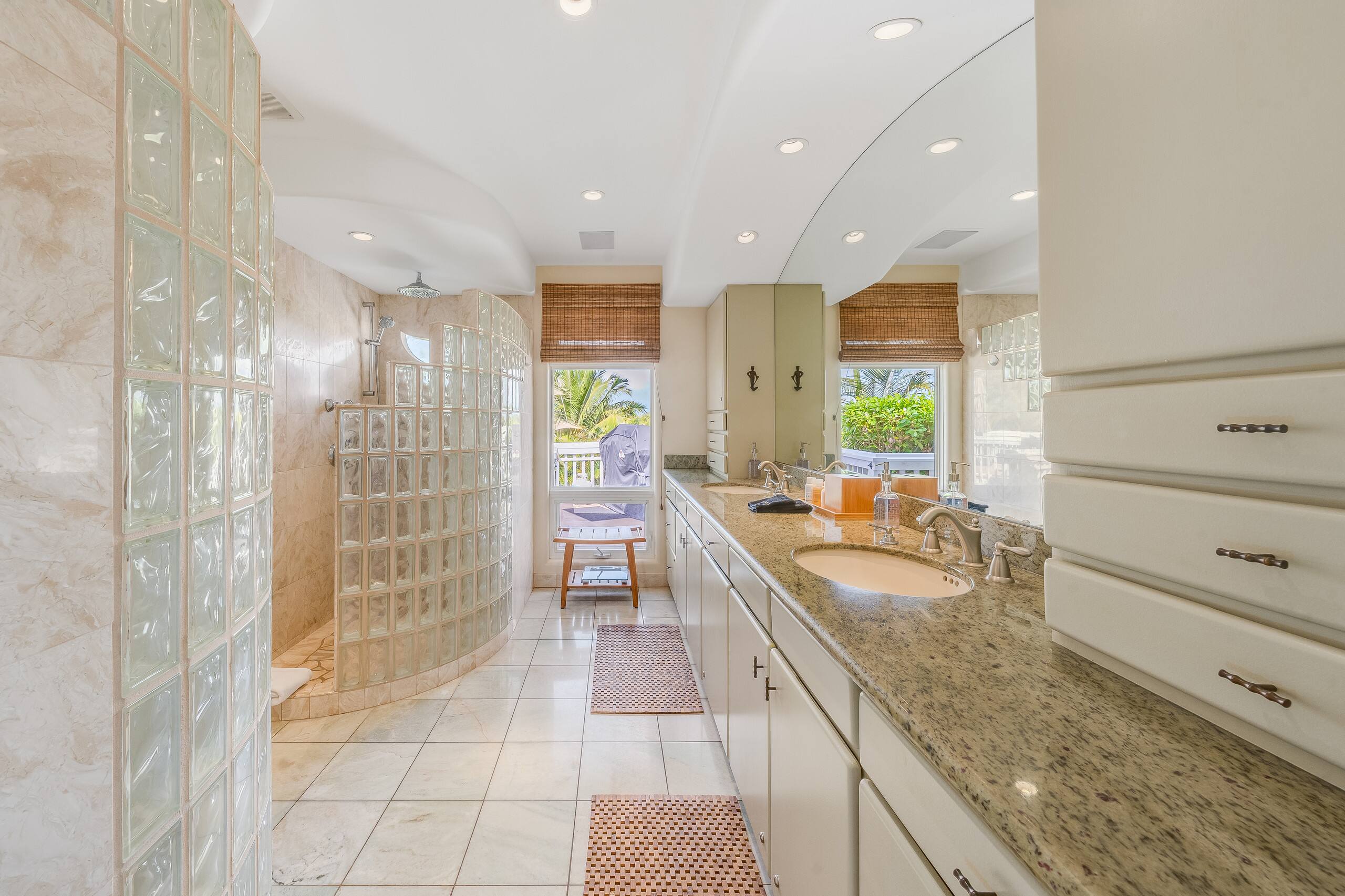 Home in Lahaina · ★4.67 · 4 bedrooms · 6 beds · 3 baths - Image 21
