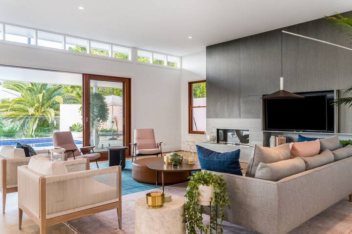 Milla’s on Coopers – luxury retreat with pool gallery image 2