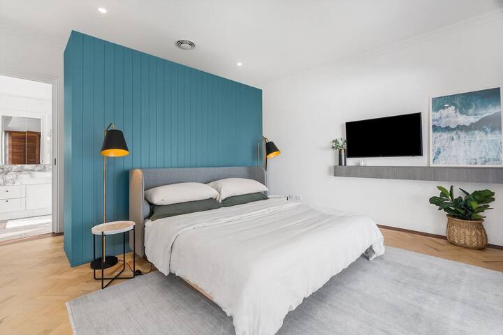 Milla’s on Coopers – luxury retreat with pool gallery image 3