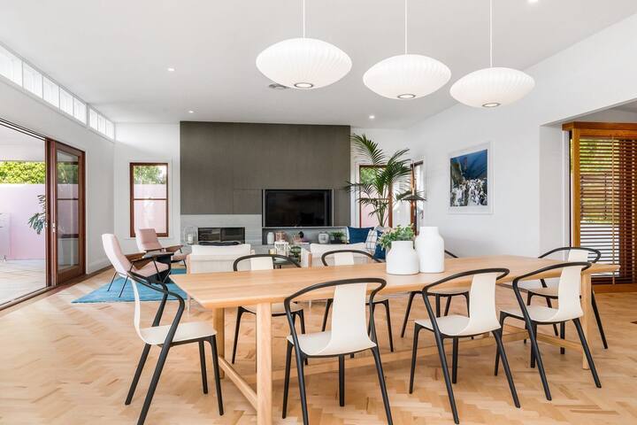 Milla’s on Coopers – luxury retreat with pool gallery image 4