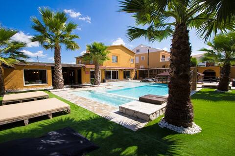 Relax and Recharge - only 34km from Barcelona!