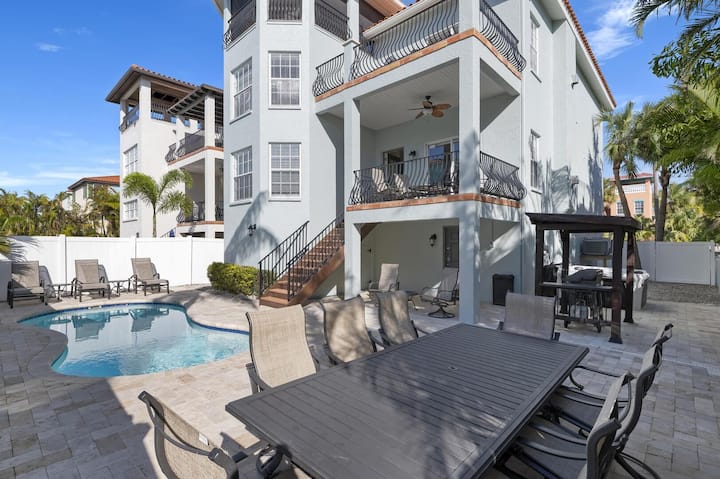Heated Pool, Hot Tub, Games & More, 5 Min> Walk To Beach! - Holmes Beach, FL