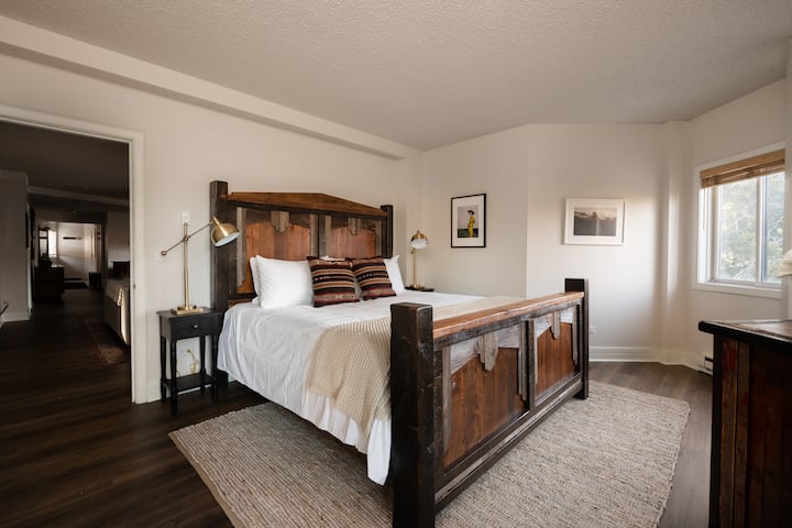 Primary Bedroom features a king bed.