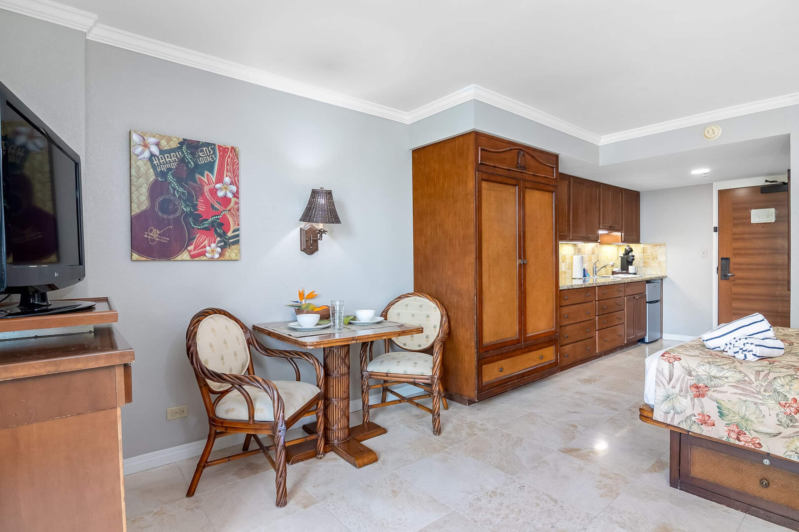 Condo in Honolulu · ★4.76 · 1 bedroom · 3 beds · 1 private bath - Image 3