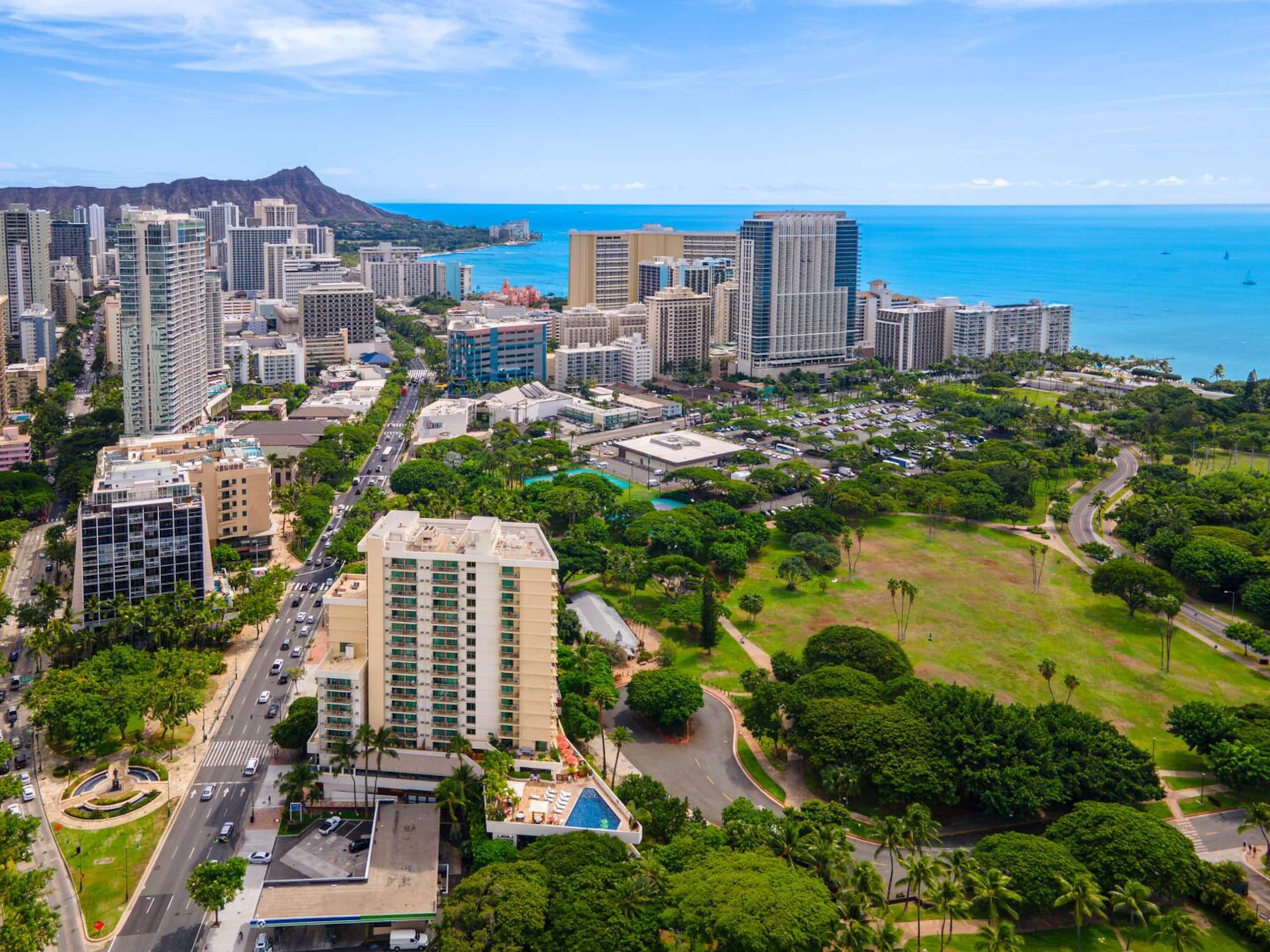 Condo in Honolulu · ★4.76 · 1 bedroom · 3 beds · 1 private bath - Image 46