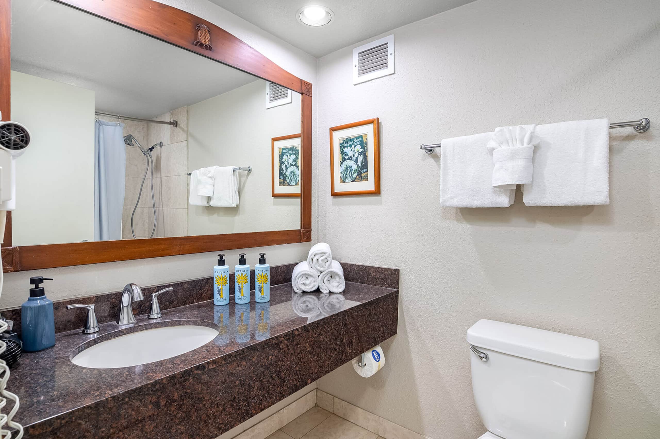Condo in Honolulu · ★4.76 · 1 bedroom · 3 beds · 1 private bath - Image 24