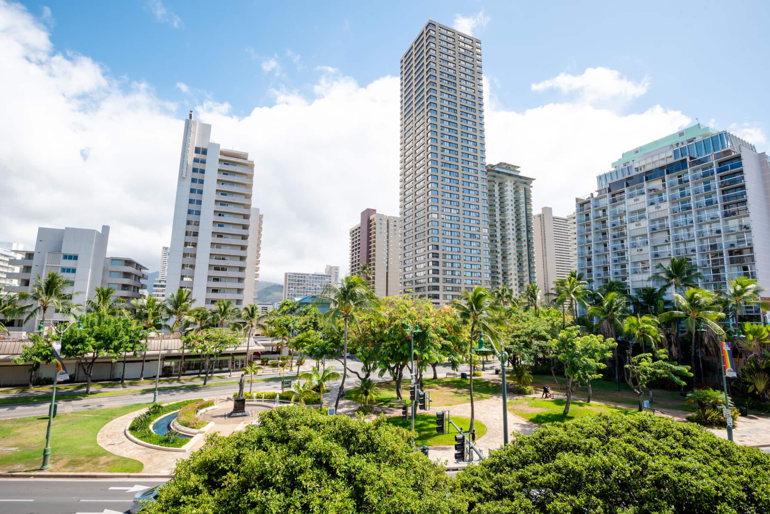 Condo in Honolulu · ★4.76 · 1 bedroom · 3 beds · 1 private bath - Image 33