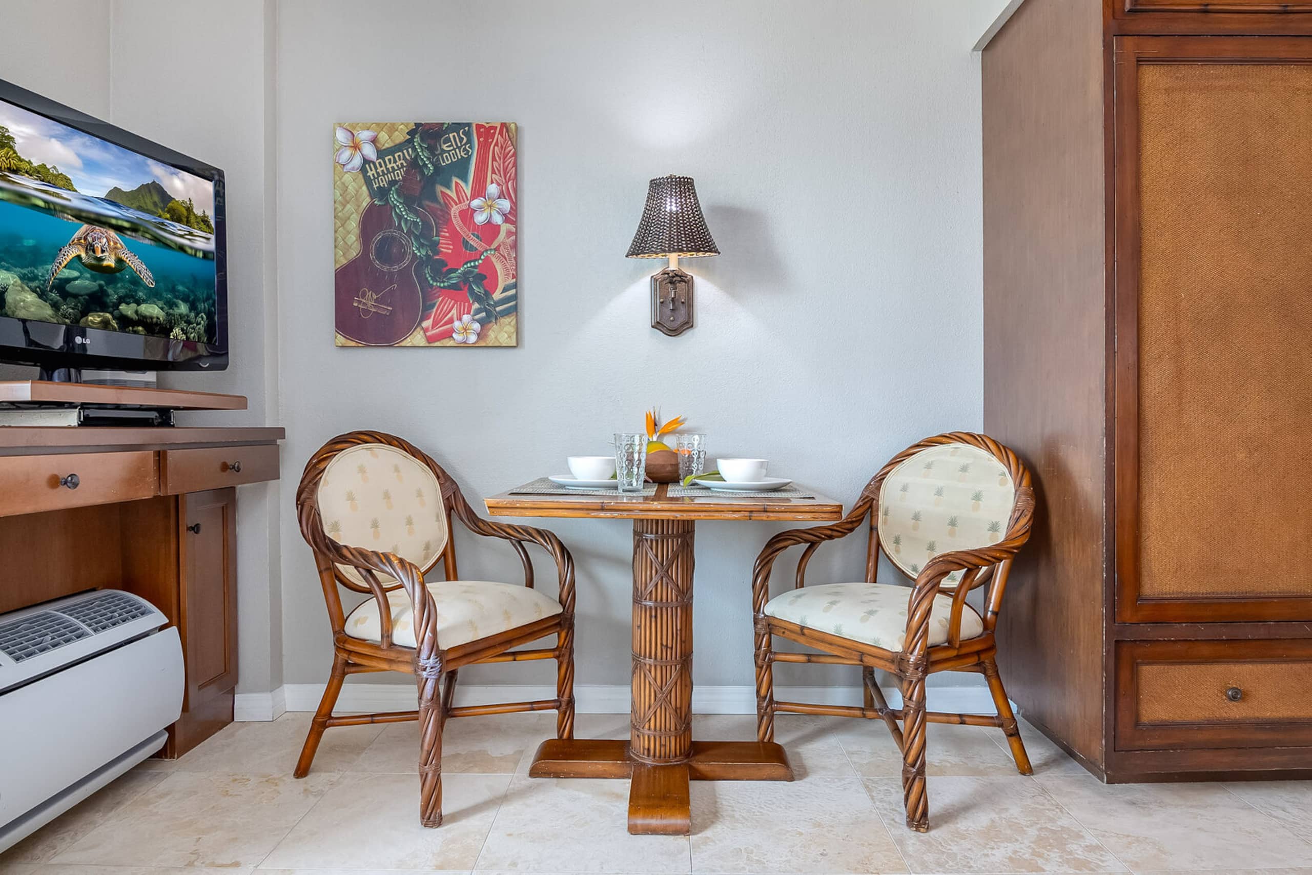 Condo in Honolulu · ★4.76 · 1 bedroom · 3 beds · 1 private bath - Image 13