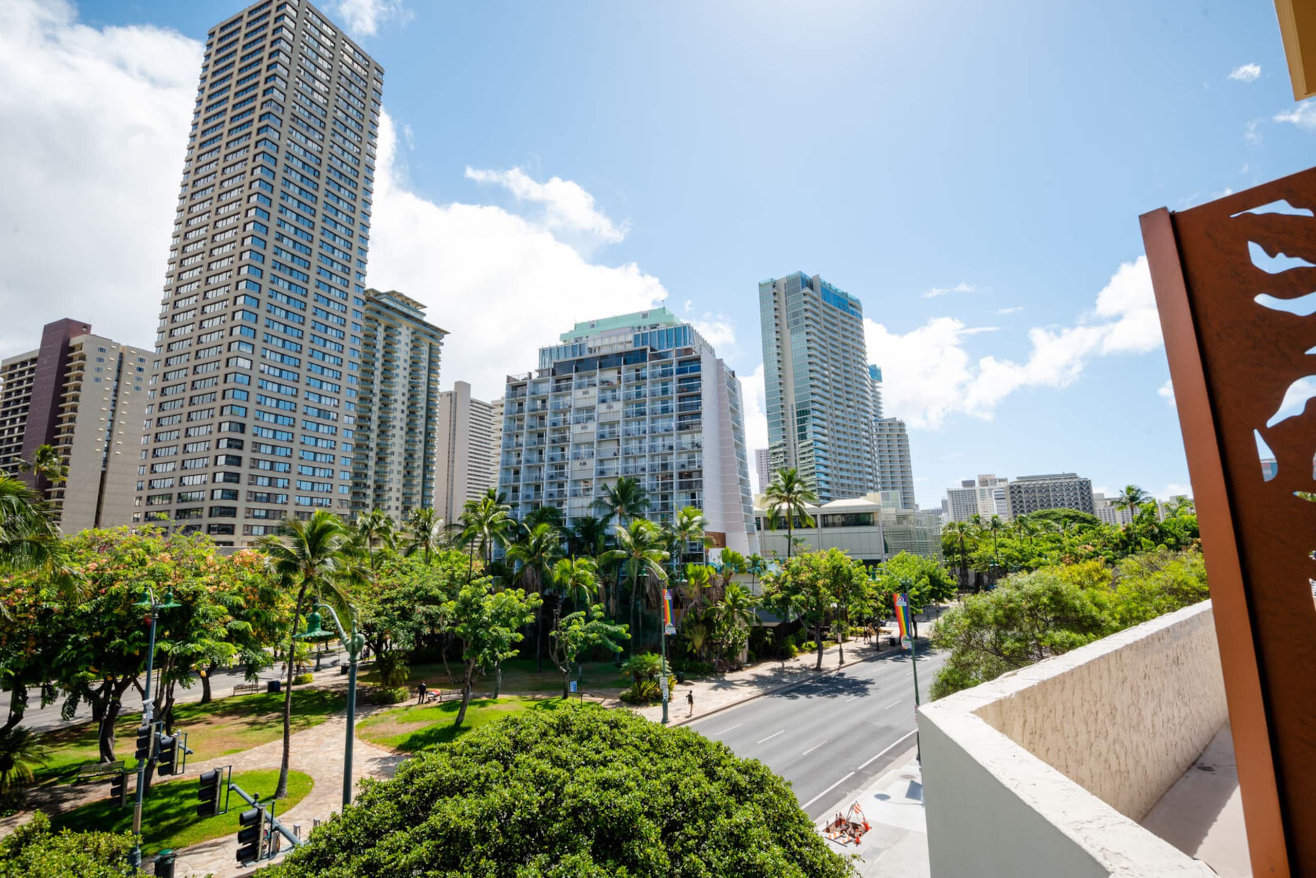 Condo in Honolulu · ★4.76 · 1 bedroom · 3 beds · 1 private bath - Image 34