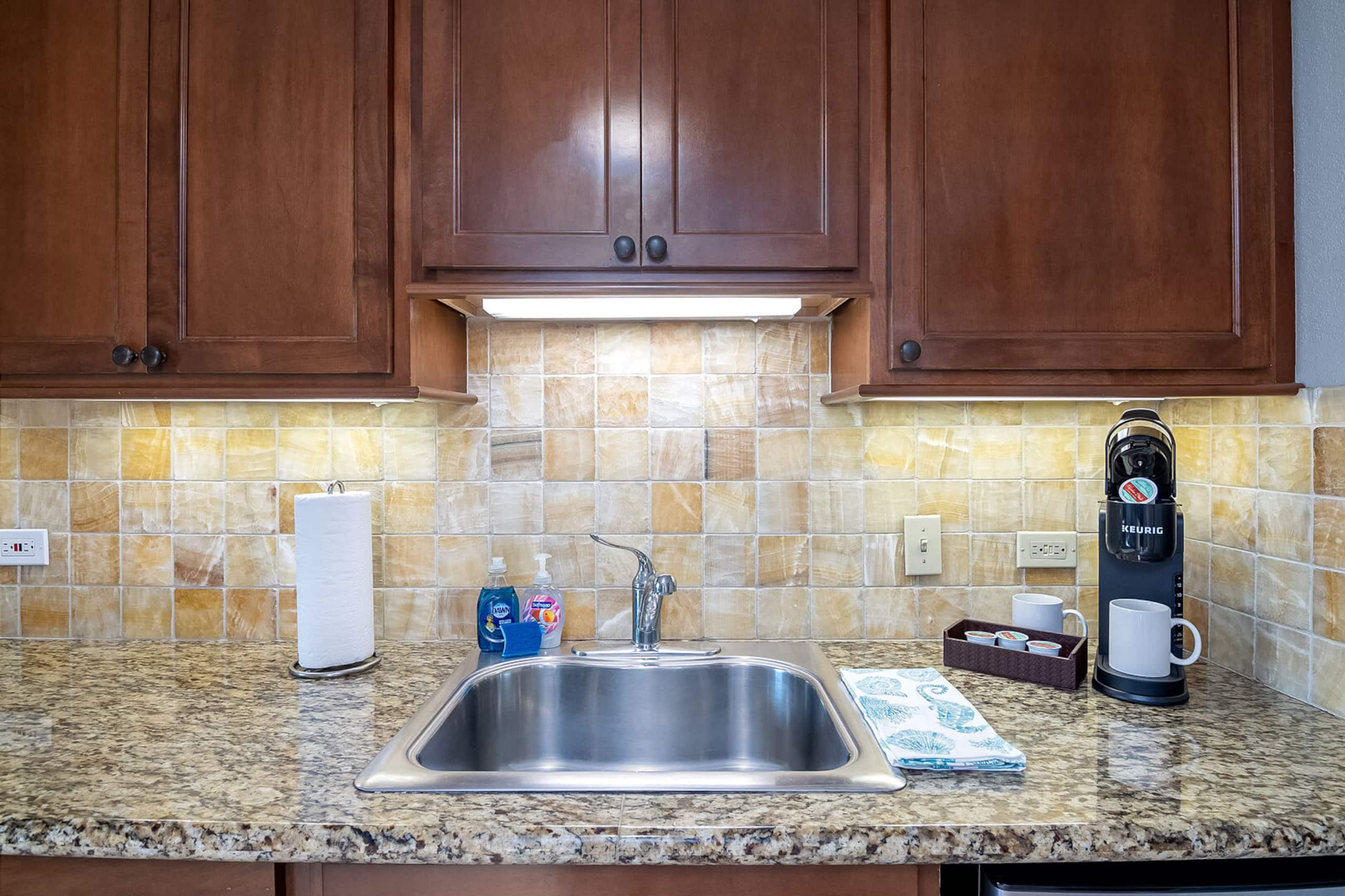 Condo in Honolulu · ★4.76 · 1 bedroom · 3 beds · 1 private bath - Image 17
