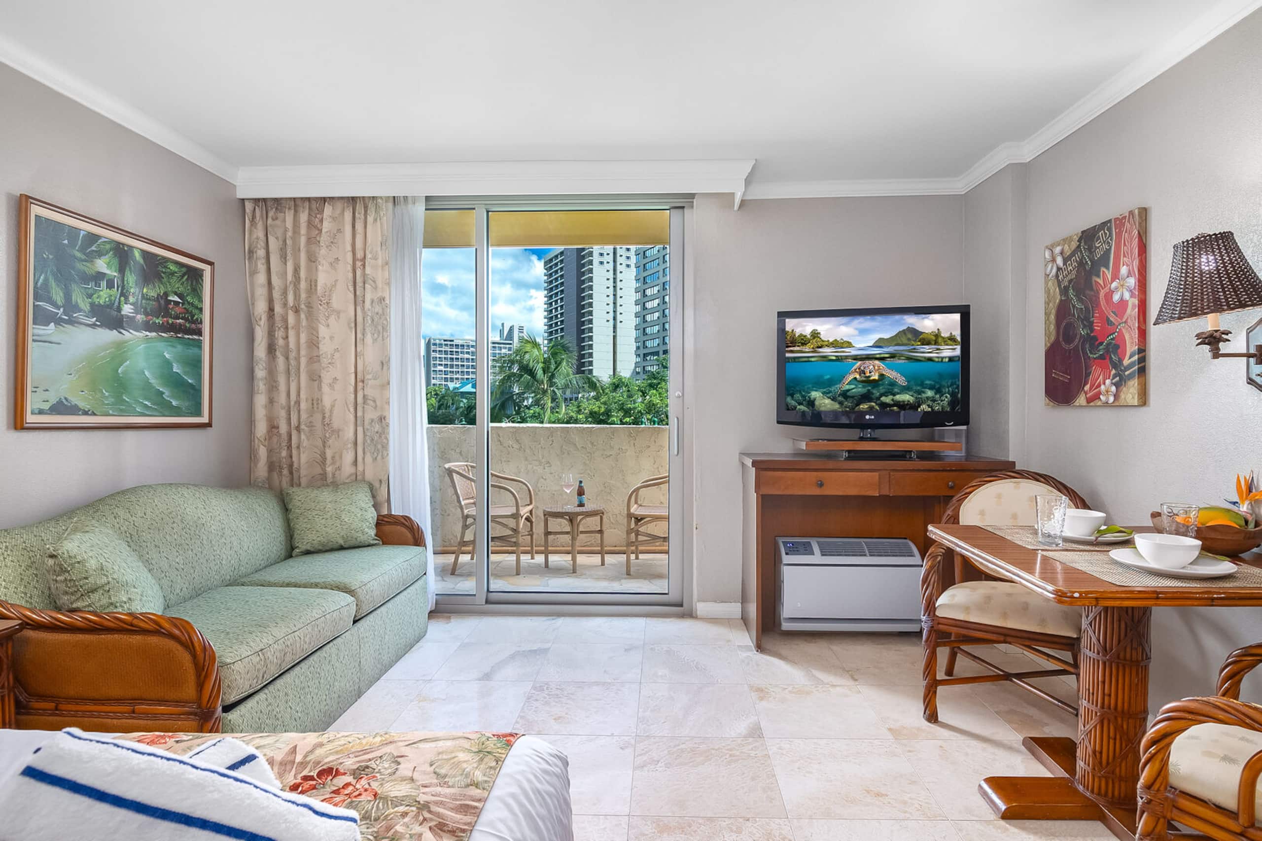 Condo in Honolulu · ★4.76 · 1 bedroom · 3 beds · 1 private bath - Image 6