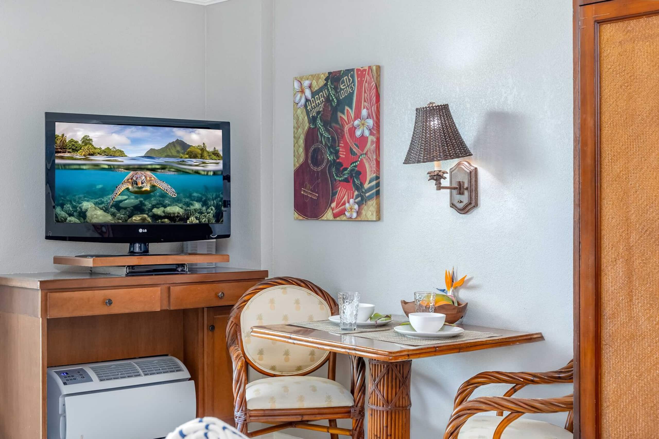 Condo in Honolulu · ★4.76 · 1 bedroom · 3 beds · 1 private bath - Image 9