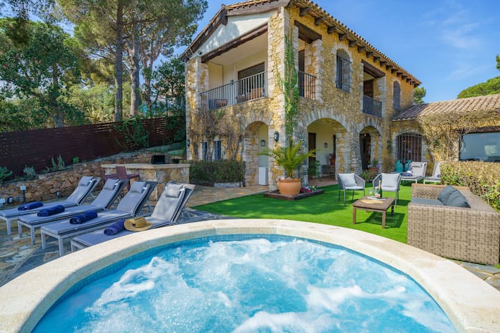 Lux Houses Experience managed Airbnb listing 1