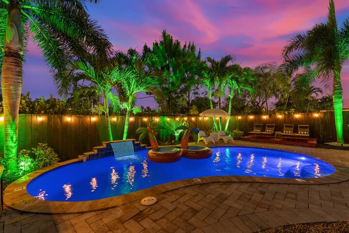 Heated Pool + Sauna + Gym + Movies Outside gallery image 2