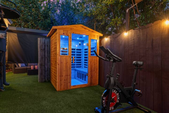 Heated Pool + Sauna + Gym + Movies Outside gallery image 4