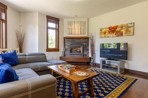 901 Luxury Condos l Dog Friendly