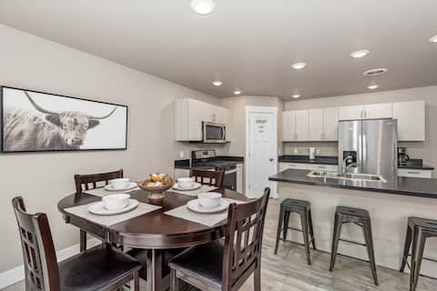 Delightful, new townhome downtown