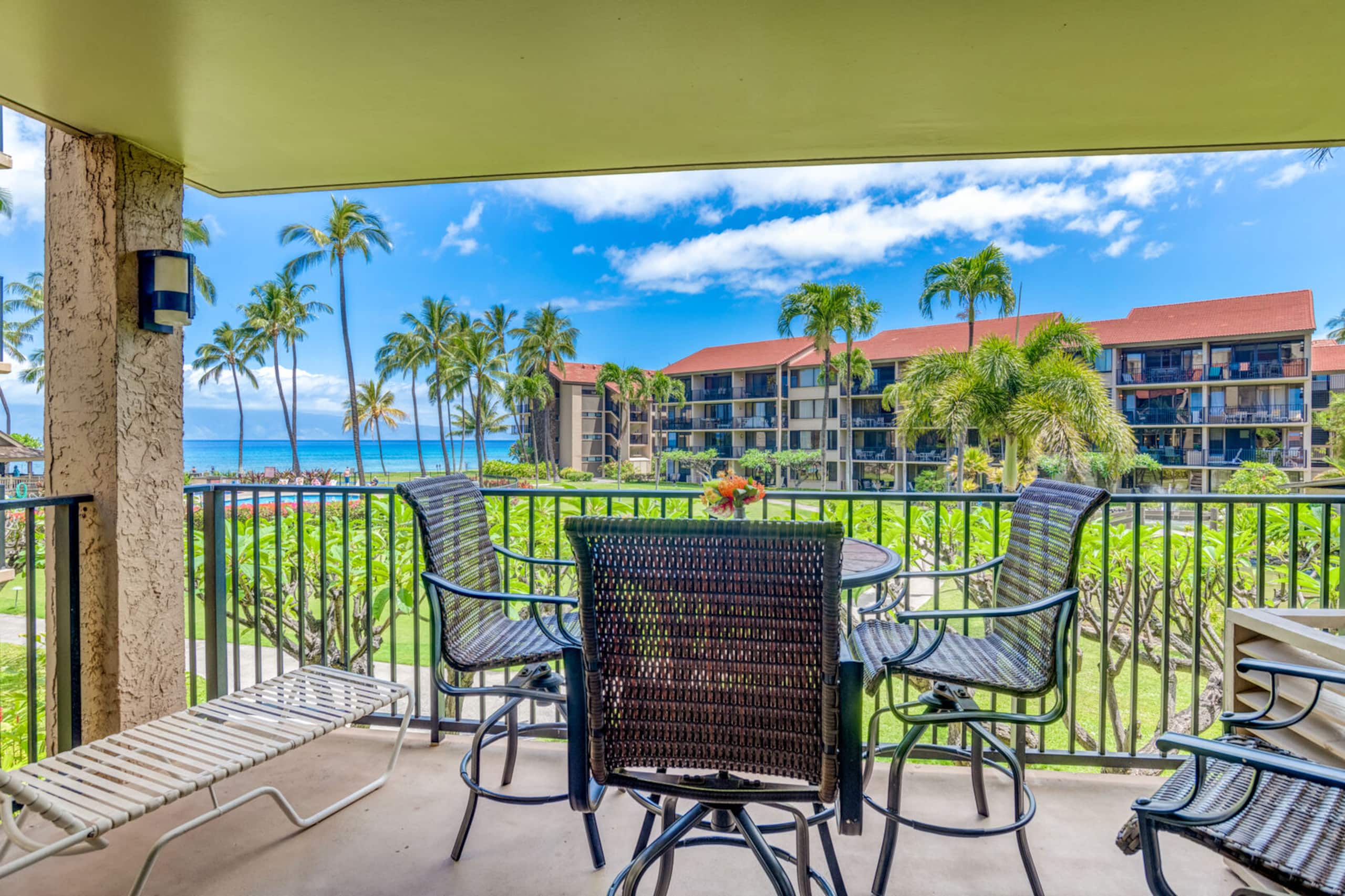 Condo in Lahaina · ★4.68 · 1 bedroom · 2 beds · 1 bath - Image 3