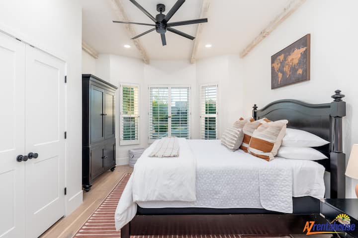 10461 E Windrose Dr - 40