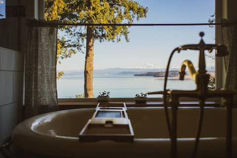 HUGE House-Ocean Views-Hot tub!-pet friendly