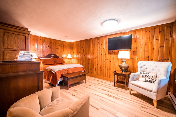 Alquileres vacacionales en Elevation - Land 's End 10 - Habitación 1 en el segundo piso con cama tamaño queen