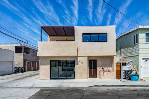 Modern Home Near Bay and Beach with Fire Pit, BBQ