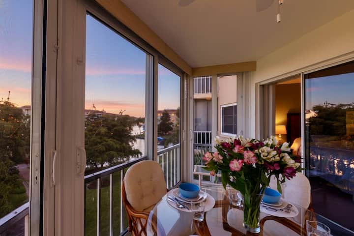 Across From Beach, Stunning Canal Views, Age 55 Up - Siesta Key, FL