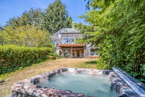 Gorgeous Custom Home with Ocean Views! Otter Rock