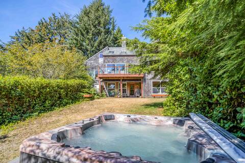 Gorgeous Custom Home with Ocean Views! Otter Rock